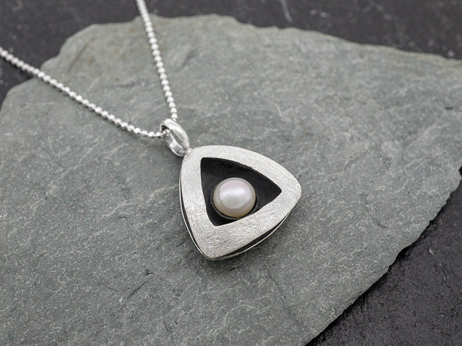 Pearl in Scoured Pyramid Pendant