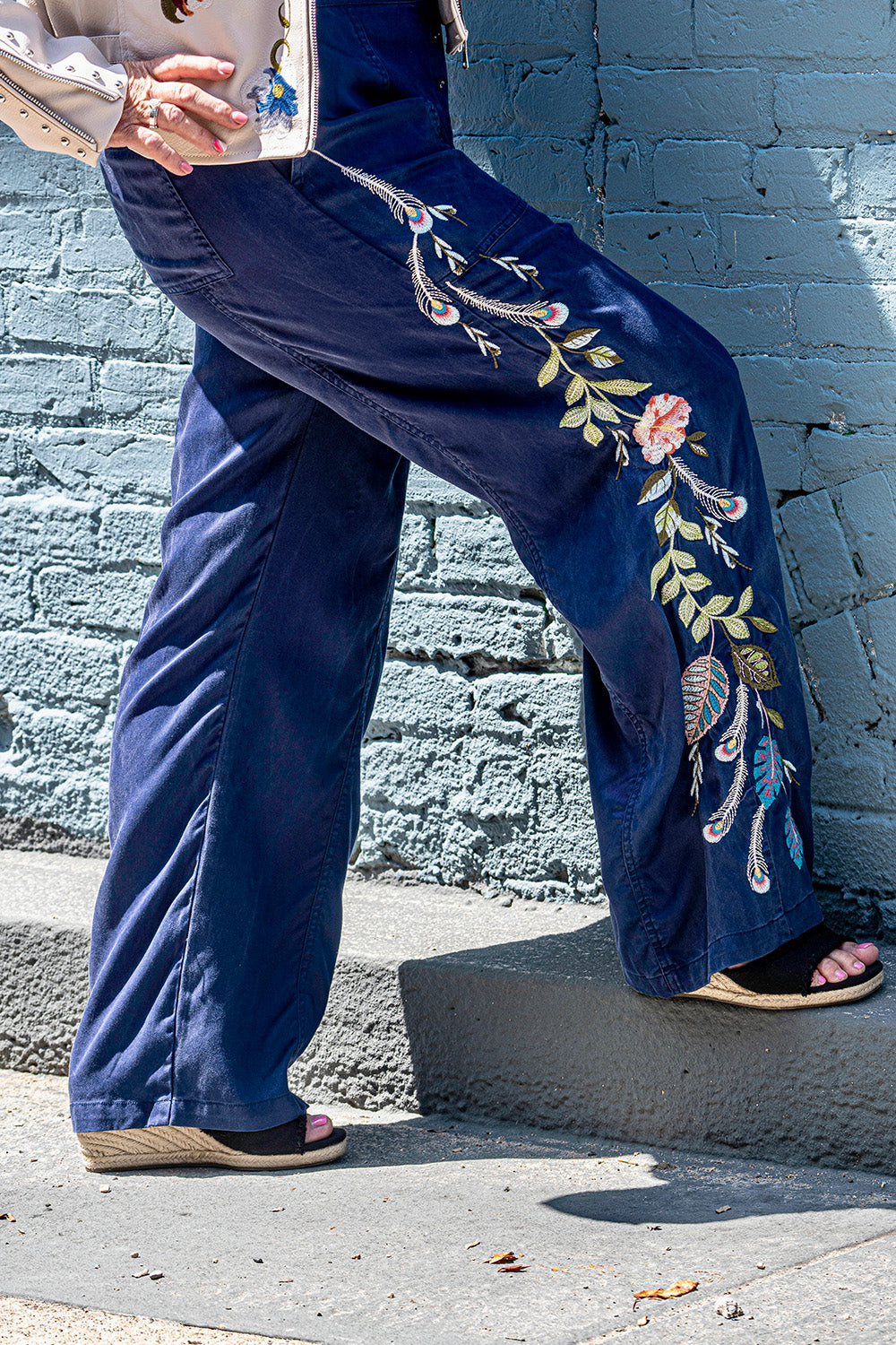 Johnny Was Emika Belted Wide Leg Pant, Navy – Corazon
