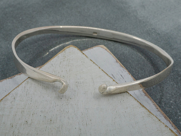 Elegant Twist Hinged Bracelet