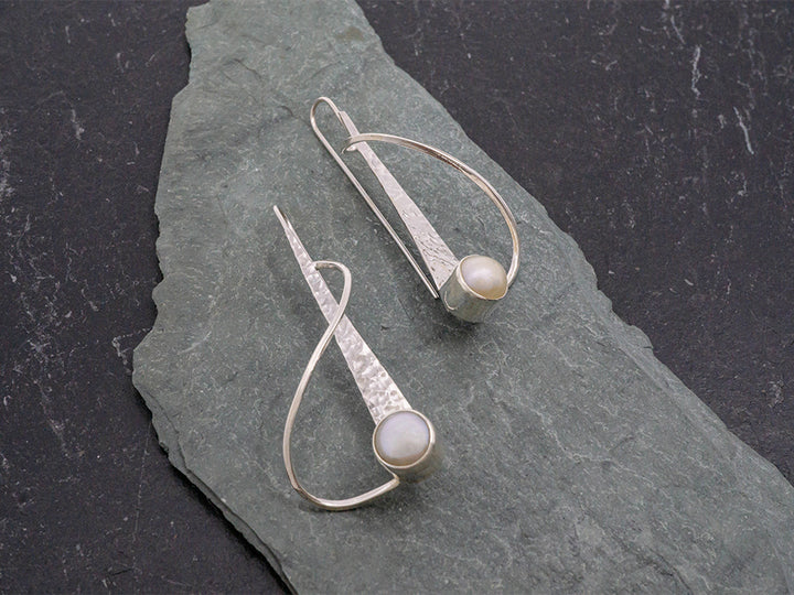 Pearl in Hammered Drop Earring w/ Twist