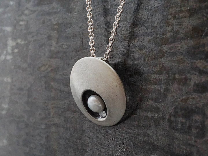 Pearl in Scoured Dish Necklace