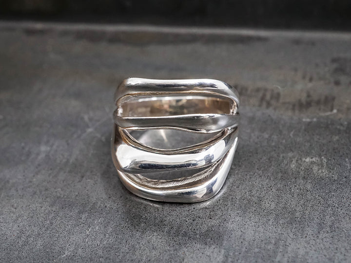 The Four Lines Ring
