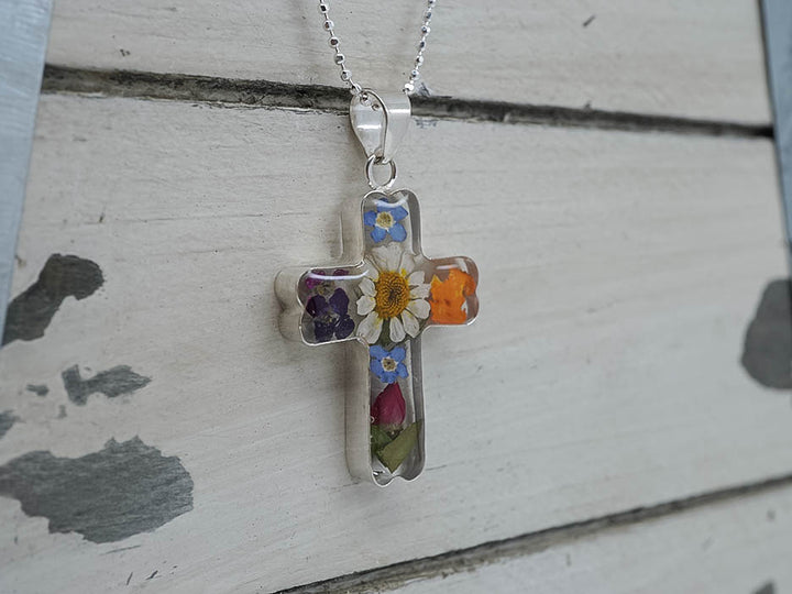 Primavera Necklace, Medium Cross