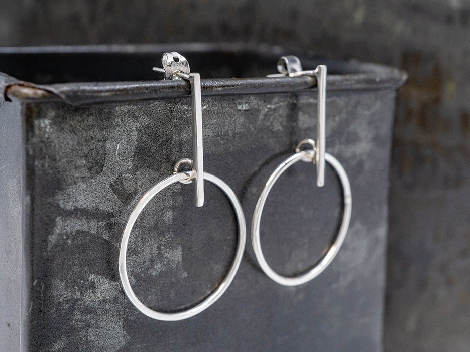 Silver vertical bar earring with a hanging circle