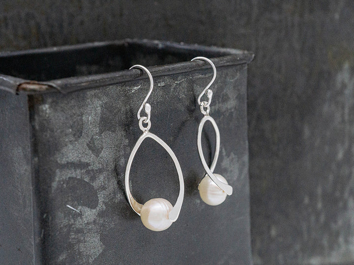 Graceful Pearl Earring on Hook