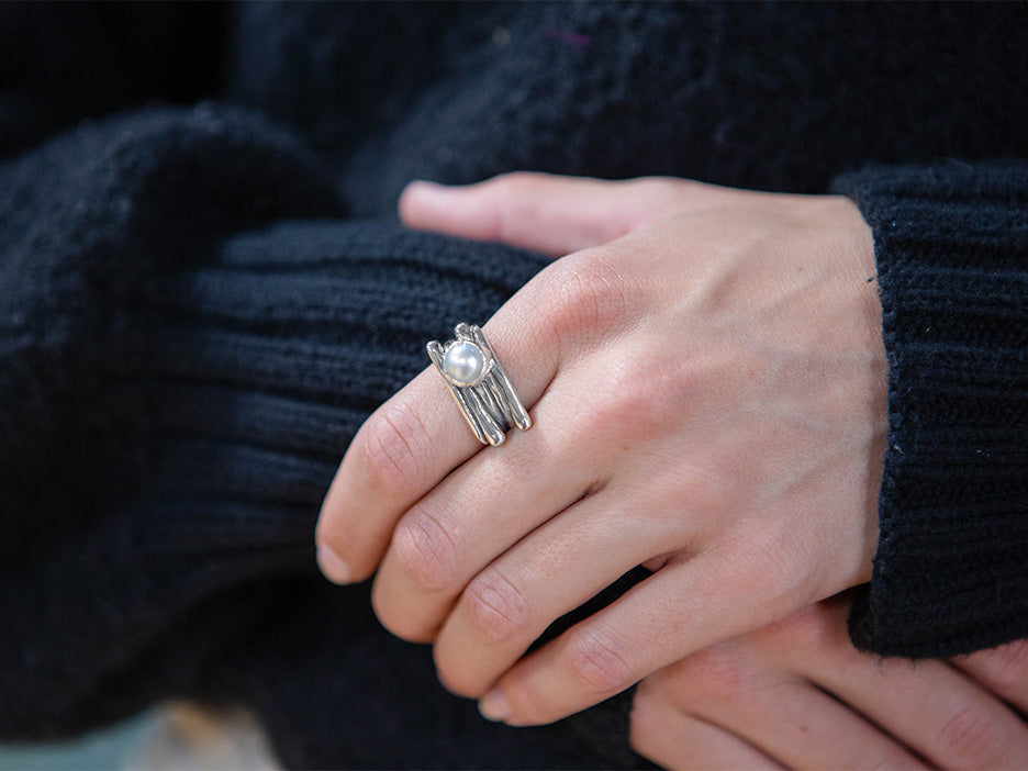 Linear Pearl Ring