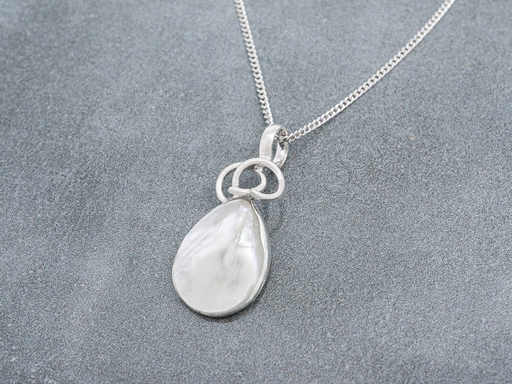 Perla de Madre Teardop Pendant