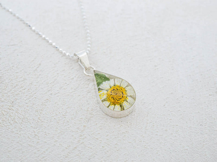 Primavera Daisy Necklace, Small Teardrop