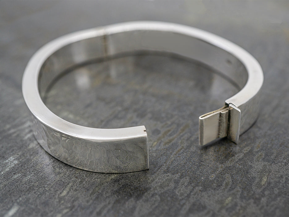 Hinged Oval Bangle w/ Hammered Finish