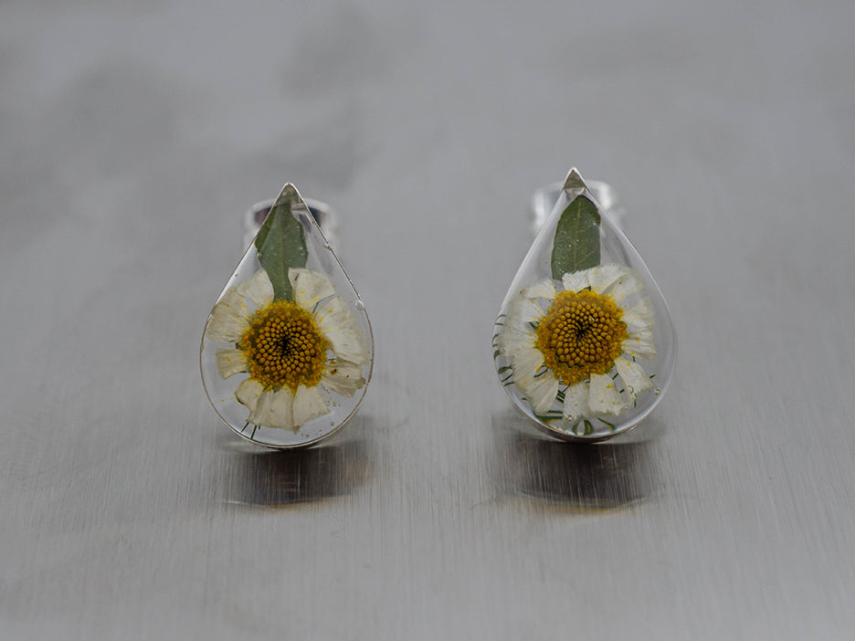 Primavera Daisy Earring, Small Teardrop on Post