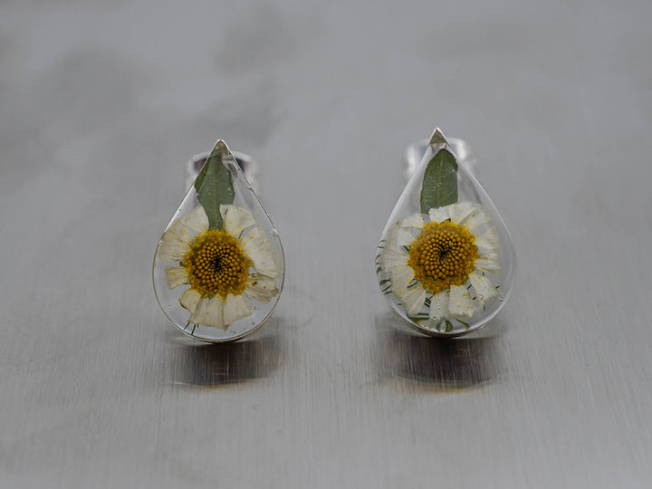 Primavera Daisy Earring, Small Teardrop on Post