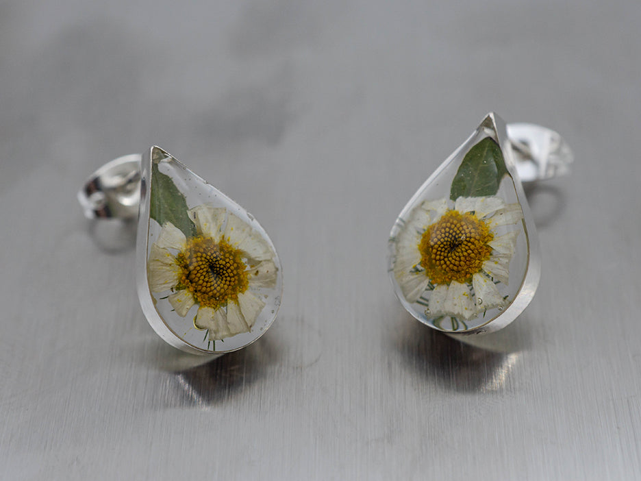 Primavera Daisy Earring, Small Teardrop on Post