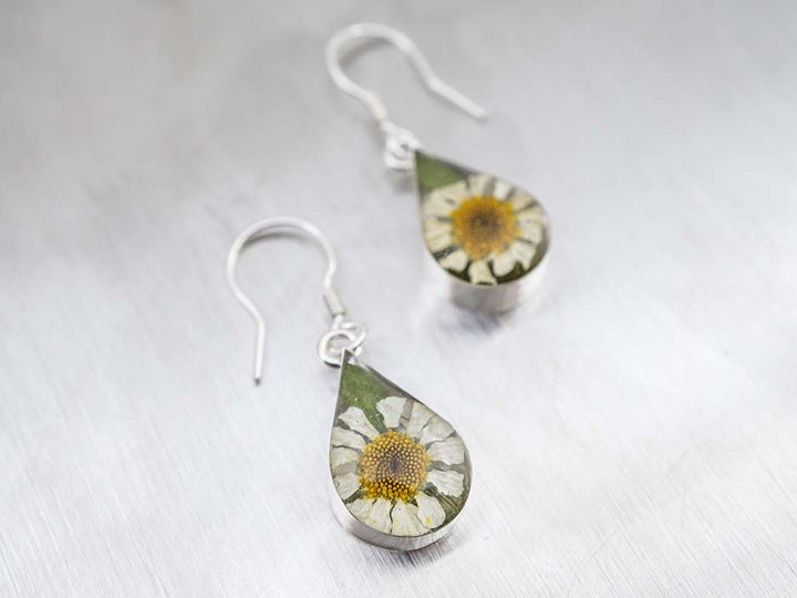 Primavera Daisy Earring, Small Teardrop on Hook