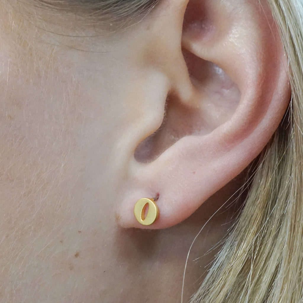 O yellow gold-filled stud earring.