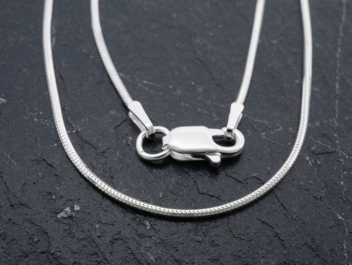 18" sterling silver diamond cut chain with lobster clasp