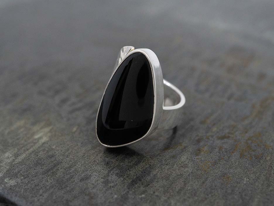 Obsidian Media Luna Ring