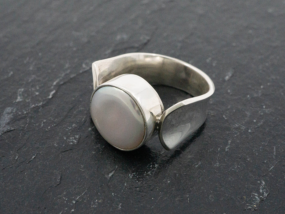 Coin Pearl Ring in Concave Band