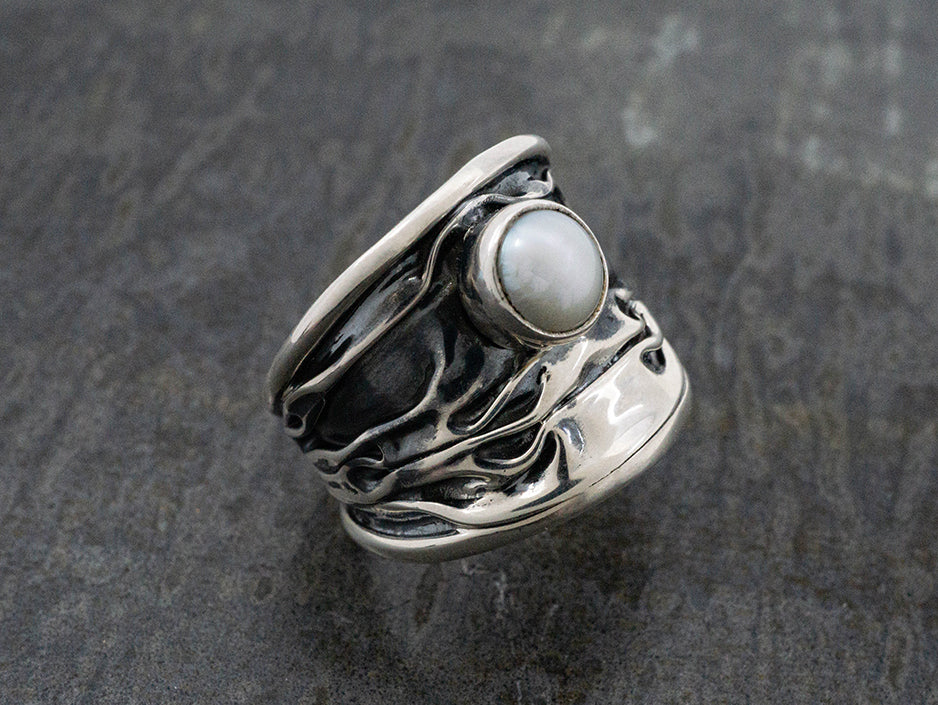 Corrugated Ring w/ Pearl Cabochon