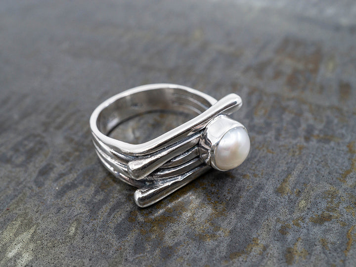 Linear Pearl Ring