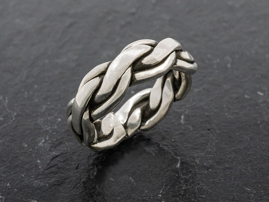 Engravable Bike Chain Knot Spinner Promise Ring For Men In Titanium