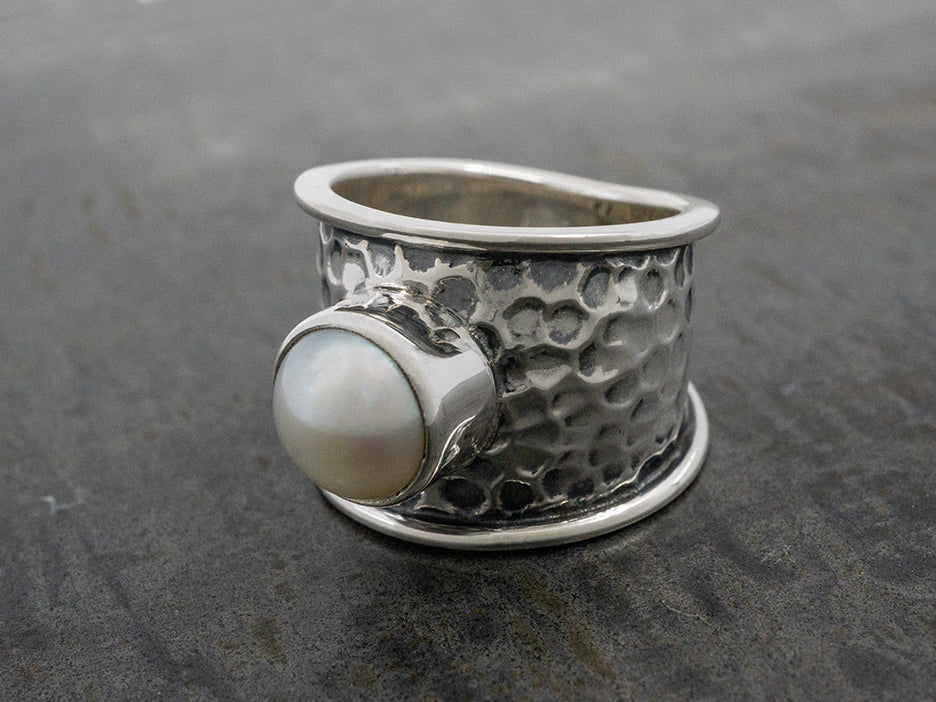 Hammered, Wide-Band Pearl Ring – Corazon Sterling Silver from Taxco