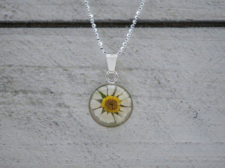 Primavera Daisy Necklace, Small Round