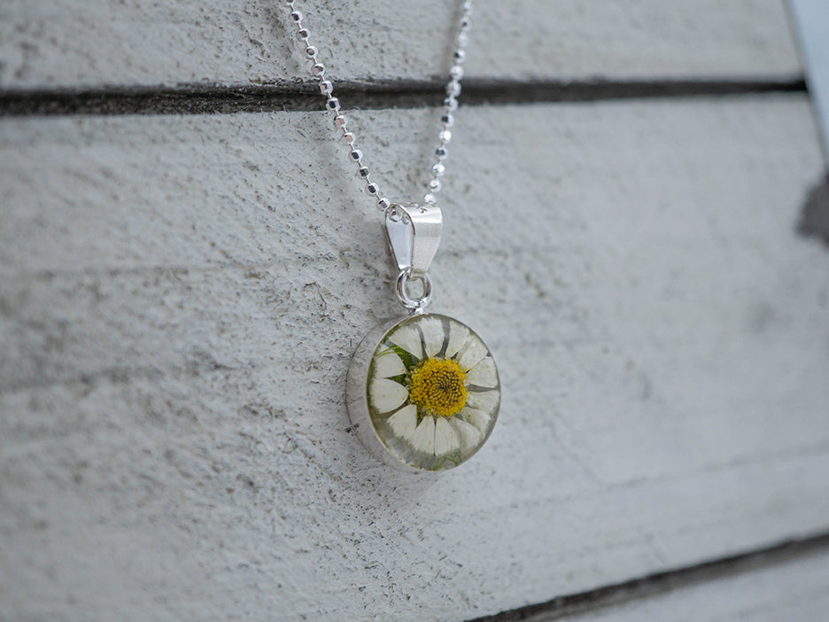 Primavera Daisy Necklace, Small Round