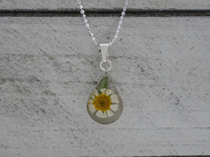 Primavera Daisy Necklace, Small Teardrop