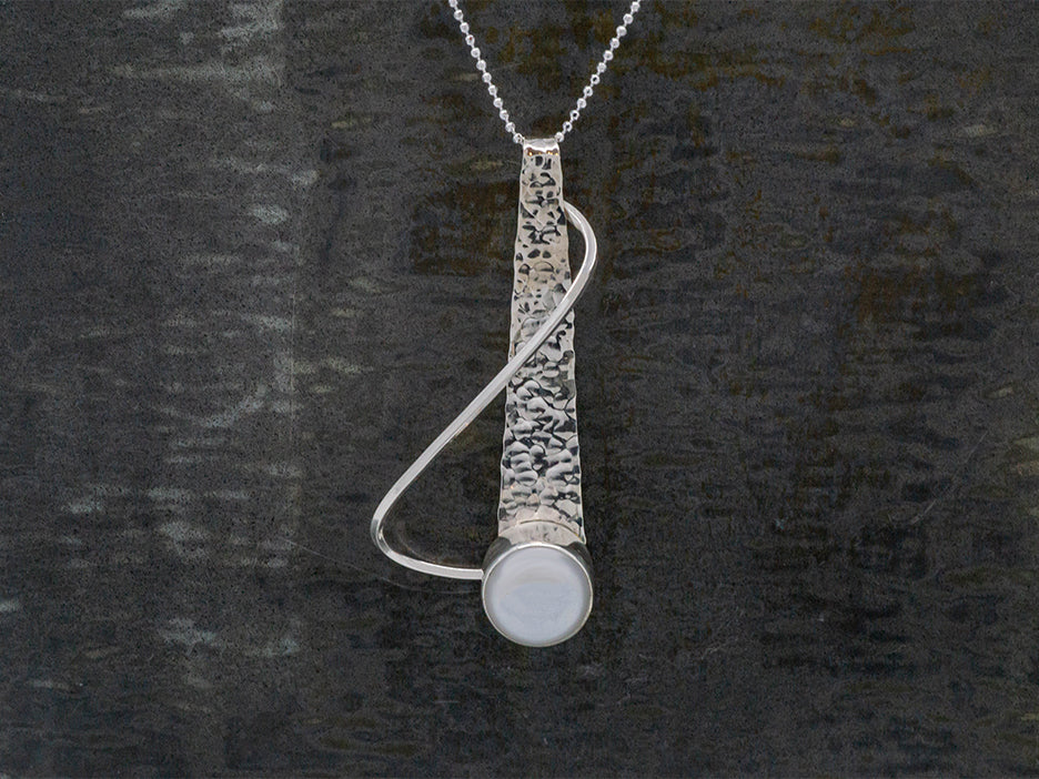 Pearl in Hammered Drop Pendant w/ Twist